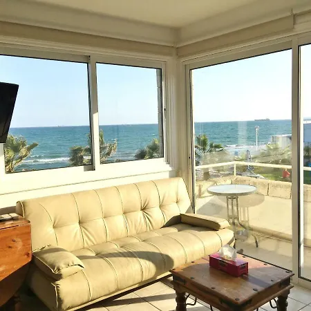 First Line Spacious House / 20m To The Beach!