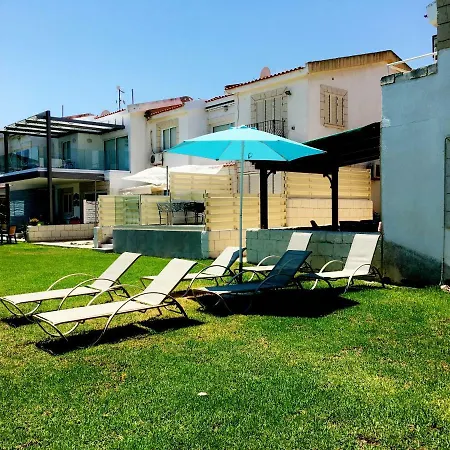 First Line Spacious House / 20m To The Beach! Vakantiehuis *