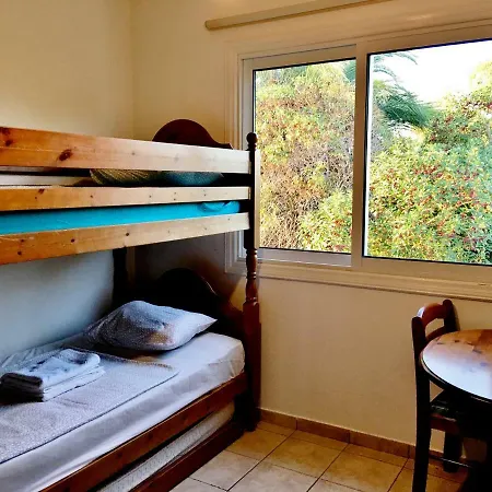 Vakantiehuis First Line Spacious House / 20m To The Beach! *